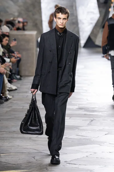 Look 11